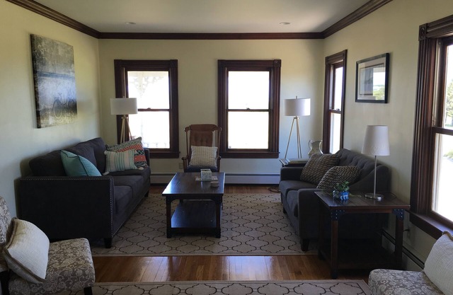 Beautiful year-round 4-bedroom close to town and beaches!