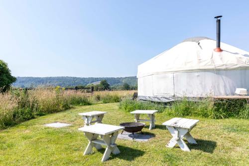 Beautiful Yurt with stunning South Downs views