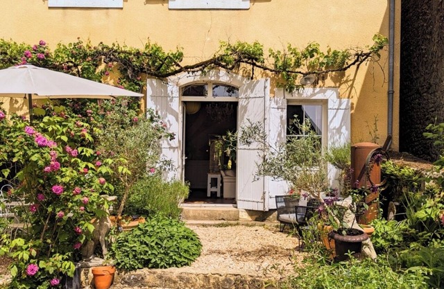 Beautifully decorated, large apartment with enclosed garden.