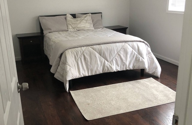 Beautifully furnished 1 Bedroom McLean Condo near Tysons corner