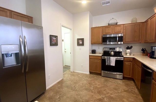 Beautifully Furnished 1 Story House 3bd 2ba + Office 2 car garage on cul-de-sac