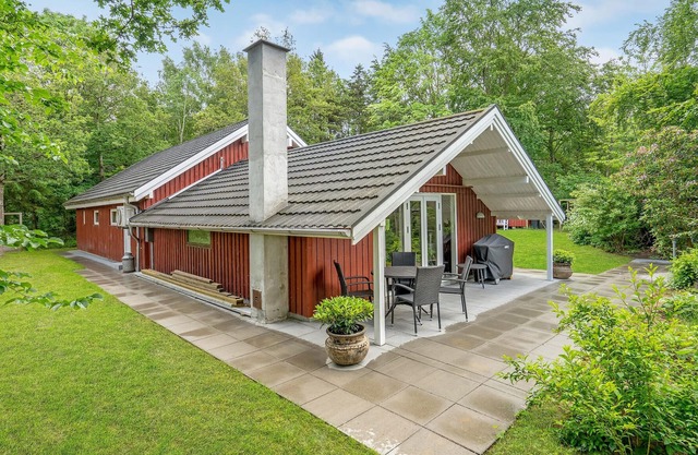 Beautifully located house in Lundby Krat with plenty of space for 2 persons.