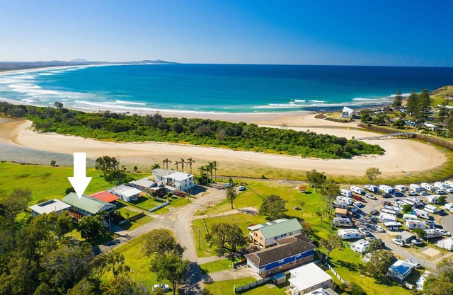 Beautifully Renovated Beachside Unit!