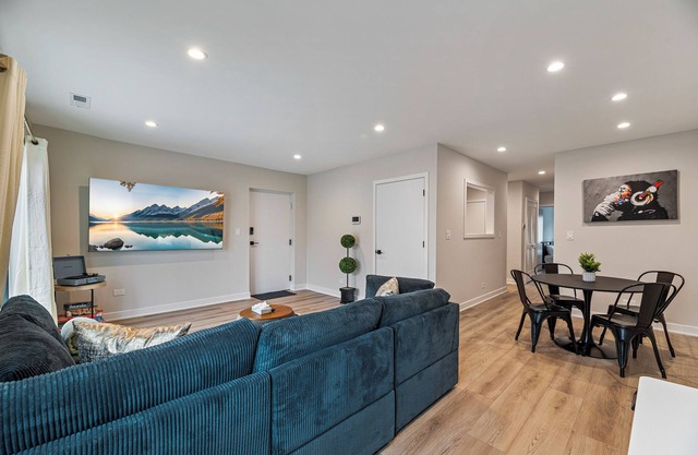 Beautifully Renovated 2/2 with parking, in unit laundry, king bed, brand new!