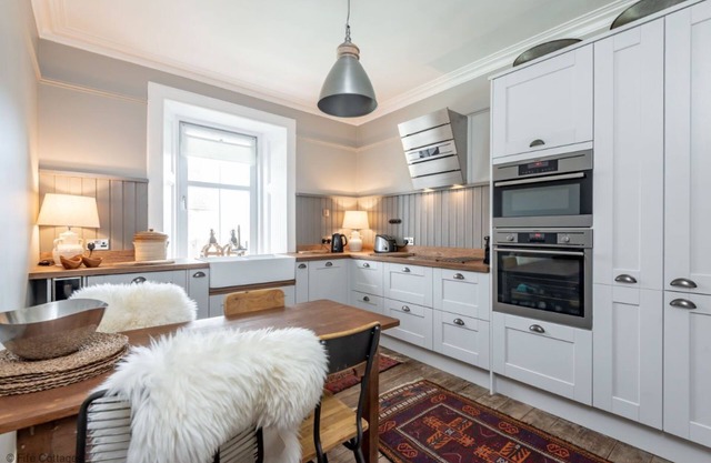 Beautifully renovated 2 bedroomed apartment