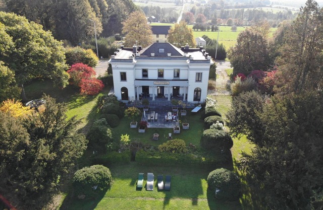 Beautifully restored castle in the Ardennes for 12 adults (16 pers)