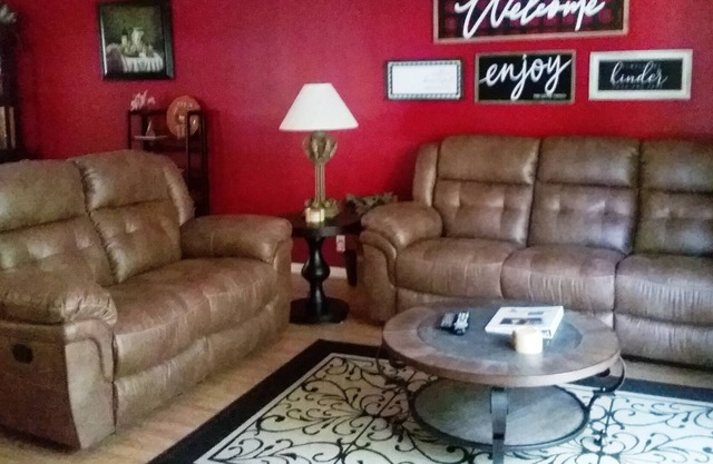 BEAUTIFULLY DECORATED MADRID COURTS TOWNHOME -NO SMOKING/NO PETS