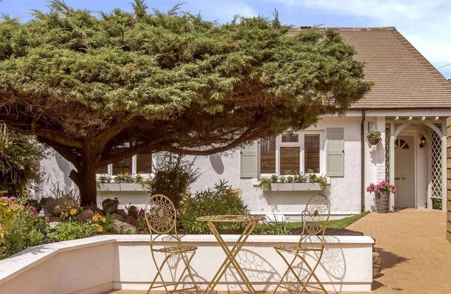 Beautioful House sleeps 10 guests in 5 bedrooms