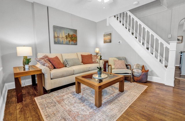 Beaver Street Retreat: Charming 2-bedroom townhome