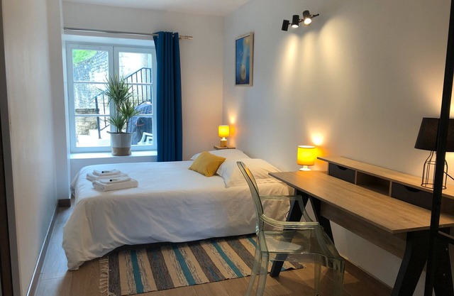 Bed and Breakfast 'D'hôte Simple' with Shared Terrace, Private Garden and Wi-Fi