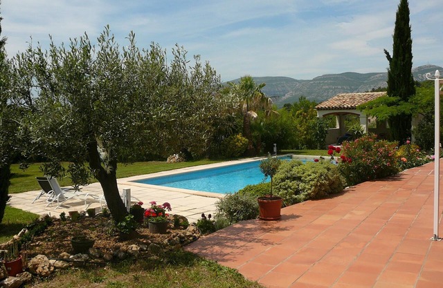 Bed and Breakfast in a 19th century Bastide in a large wooded park with swimming pool - sleeps 4