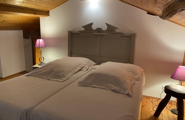 Bed and breakfast in restored Gascon house 2 km from shops.