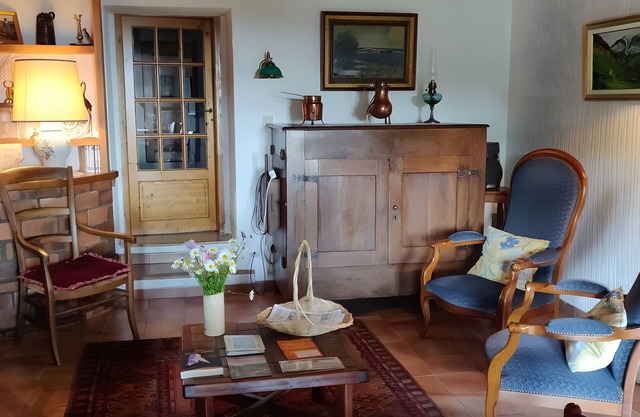 Bed and Breakfast 'Les Glairots - Chambre Provençale' with Mountain View, Shared Terrace and Wi-Fi