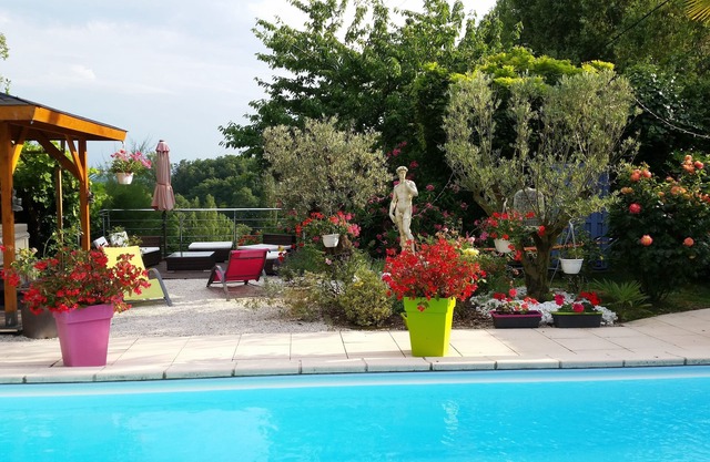 Bed and Breakfast "Romanov" with swimming pool 40 KM Toulouse