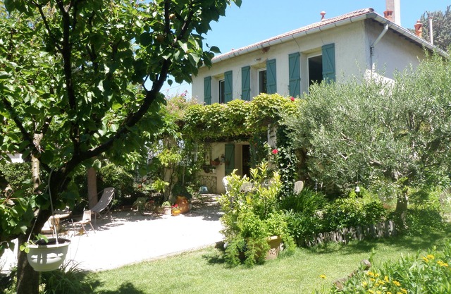 Bed & Breakfast in Provence, in a House/Villa - ALLAUCH near MARSEILLE