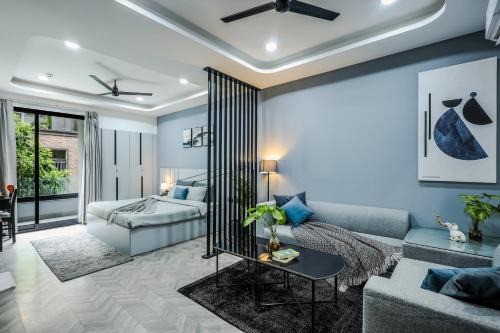 BedChambers Luxury Apartment Near Golf course Road
