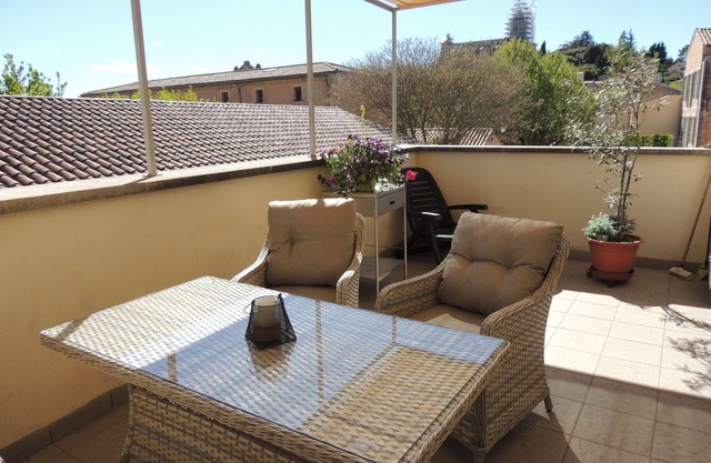 BEDOIN AIR-CONDITIONED APARTMENT +TERRACE IN VILLAGE AT FOOT OF MONT VENTOUX