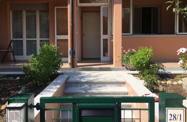 Bedroom with two single beds