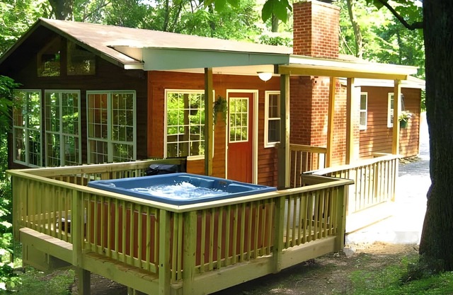 Bedrooms 2, Bathrooms 1, Sleeps 4