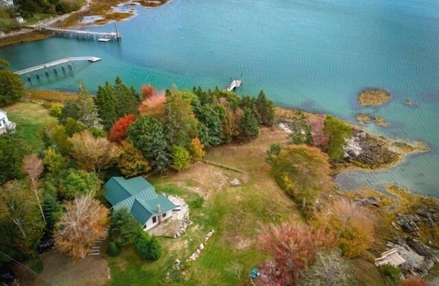 Bee Hive Cottage, romantic Maine waterfront cottage