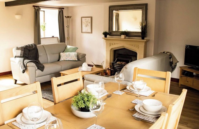 Beech Cottage, a luxury cottage with 5 bedrooms, sleeps 9, dogs very welcome
