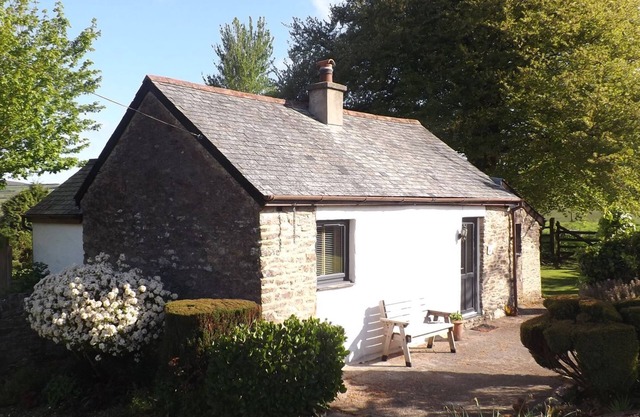 BEECH COTTAGE, pet friendly, with open fire in Combe Martin