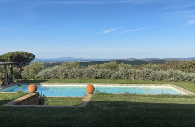 Bel Casale con Vista Mare e sul Borgo Medievale