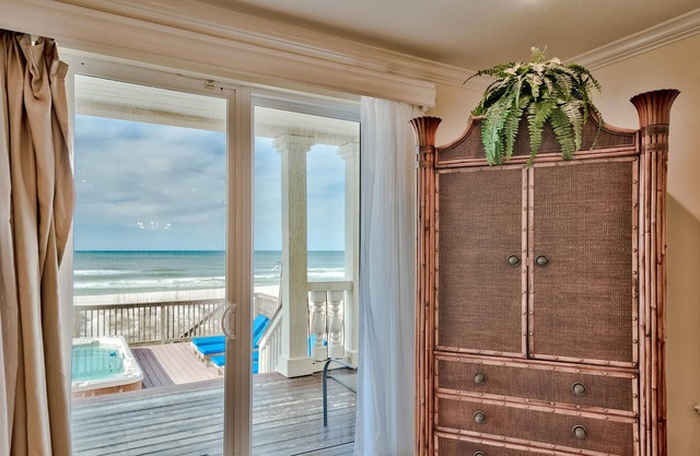 Bella Casa - 5 Bdrm on the Beach & Private Plunge Pool!