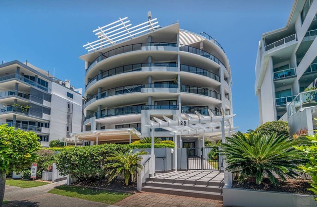 BELLAS OCEAN DELIGHT IN MAROOCHYDORE. SLEEPS 4 A & 2C WEEKENDS ONLY 2 NIGHTS