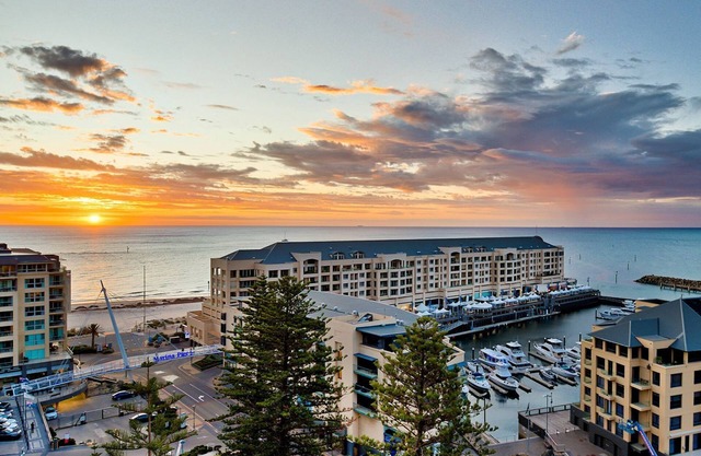 Belle Escapes - Glenelg Skyline Penthouse