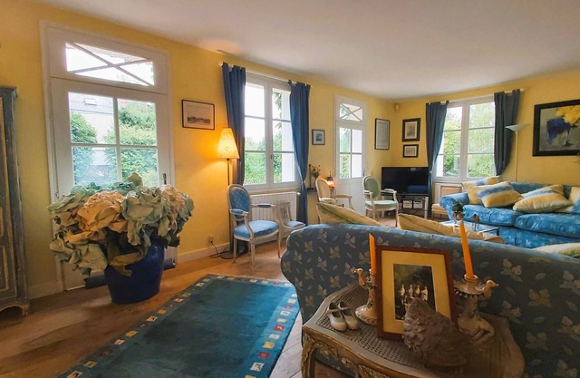 Belle Maison de Caractère Avec Grand Jardin Clos