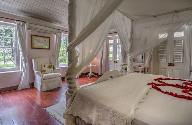 Bellevue Plantation & Cottage - 8 BR Luxury