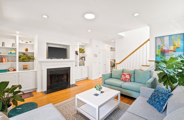 Belmont Oasis I Downtown Cville | 3 bed, 2.5 bath | Sleeps 6 A, 2 C