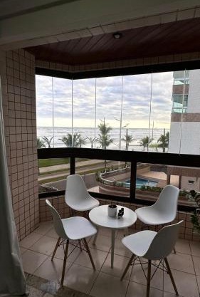 Belo apartamento de frente ao mar - Vila Caiçara