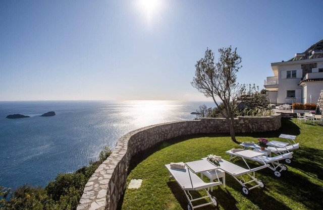 Belvedere delle Sirene: Views, Heated Pool & Concierge