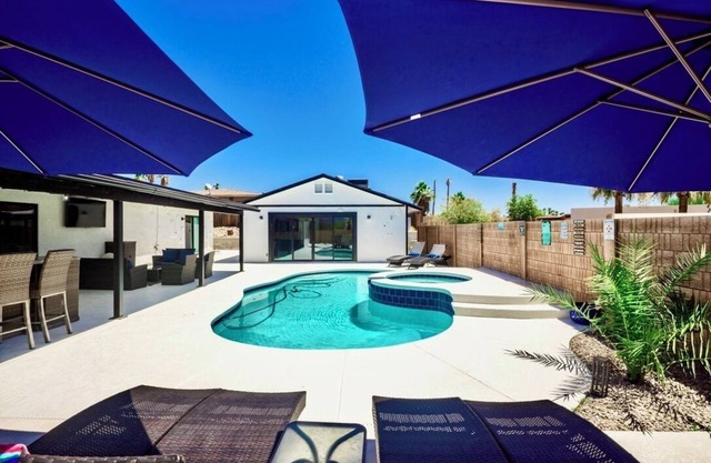 Bergen's Havasu Escape