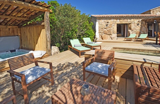 BERGERIE STONE HOUSE - HEATED PRIVATE SWIMMING POOL IN Piattata