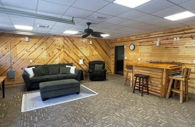 "Bert Cave" - Lake Side Cabin, Hovde Resort