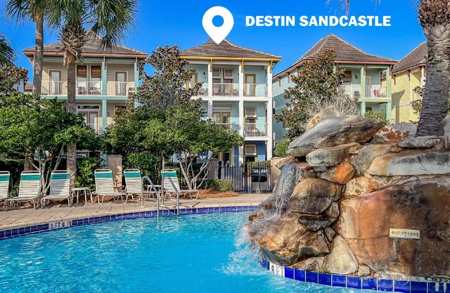 Best Lagoon Pool View in Destin Walk to the Beach Spacious Stay