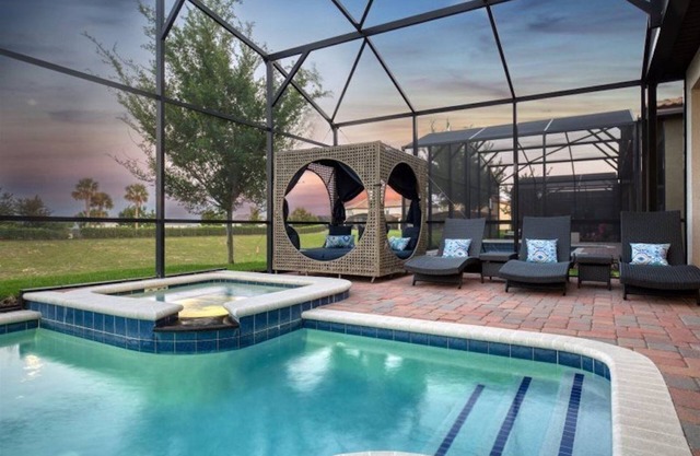 ☆Best location directly at the Clubhouse☆ 8 bedrooms, 2 playrooms, swimming pool, close to Disney!