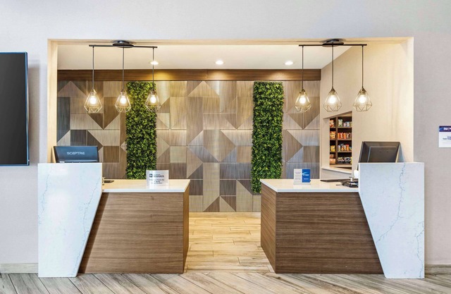 Best Western Plus Bourbonnais Hotel & Suites