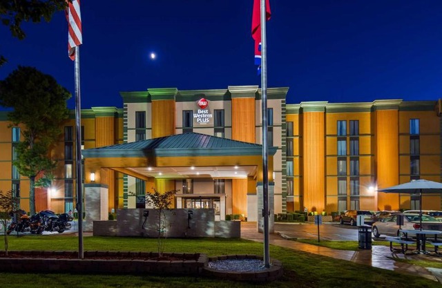 Best Western Plus Galleria Inn & Suites