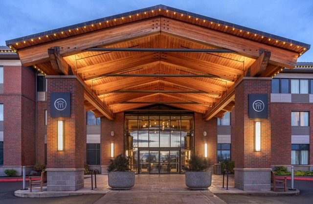 Best Western Premier Boulder Falls Inn