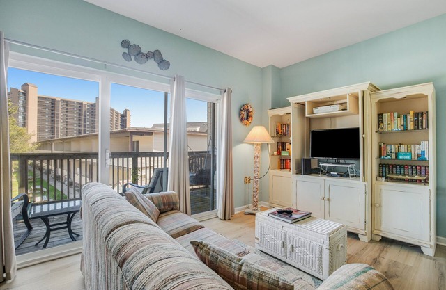 Bethany Beach Inn suite close to beach with free WiFi, central AC, & balcony