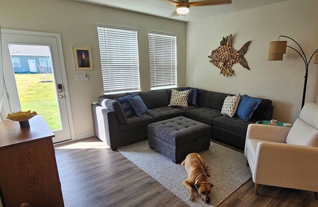 Bethany entire town home in beach resort like community, community pool, families - DOG Friendly!