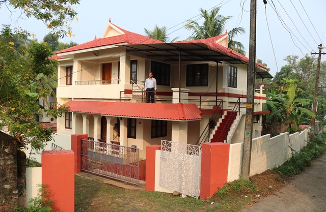 Bethel House has 3 bedrooms, 2.5 bath, Kitchen and a dining area.