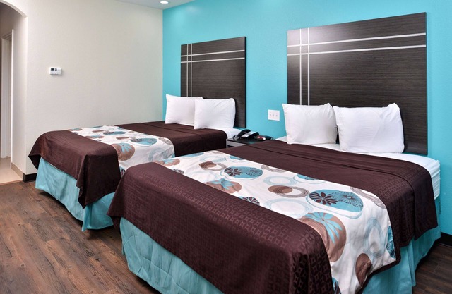 Better Choice For Your Vacation! Accessible location and Spacious unit awaits