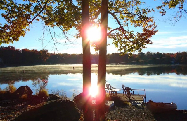 BETTER TO WAKE AT THE LAKE 1 -Beautiful Lakefront House