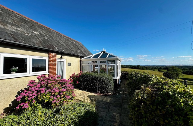 Betty's Barn - sleeps 5 guests in 3 bedrooms