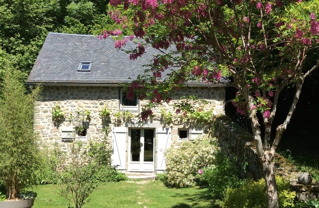 Between lakes and forests, the Ardoisette charming cottage *** in a 1 ha property